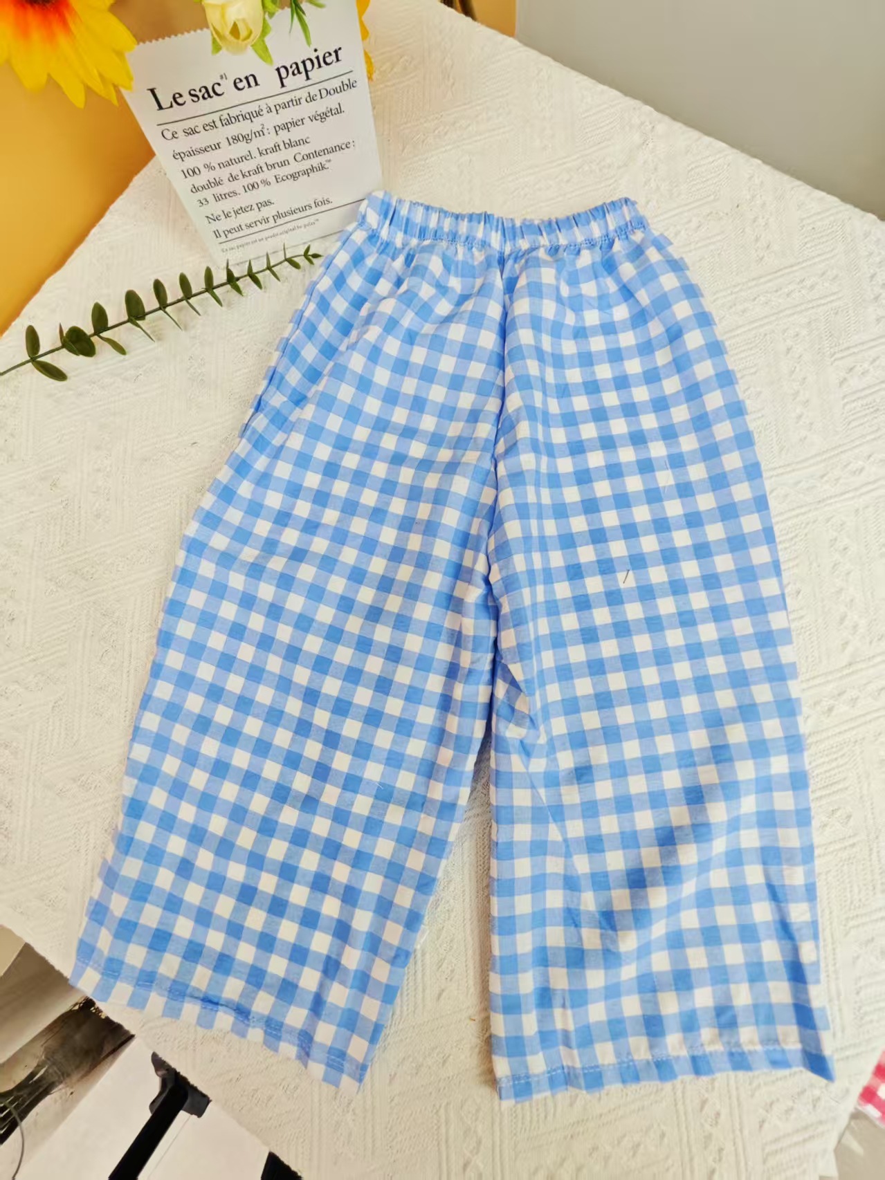 체크 무늬 바지 정장 파란색 바지와 검은색 탑