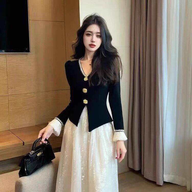 Đầm liền nữ dáng dài tay cài khuy một hàng, cổ chữ V, thắt eo cạp cao, xòe rộng — Màu đen chi tiết 3
