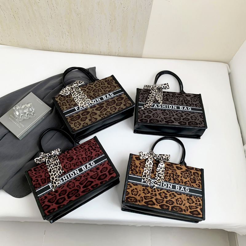 Primavera nueva moda estampado de leopardo de alta capacidad bolso de hombro de estilo extranjero bolso de viaje de nicho para mujeres