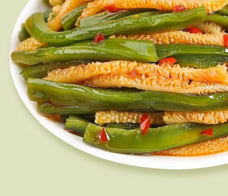 Spicy Konjac and Brassica Ready to Eat Vegetarian Tripe Snack 40 Bags in use