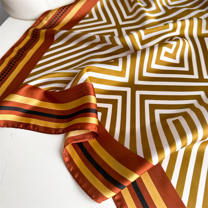 Pañuelo cuadrado de seda para mujer estampado laberinto minimal_voghion.com