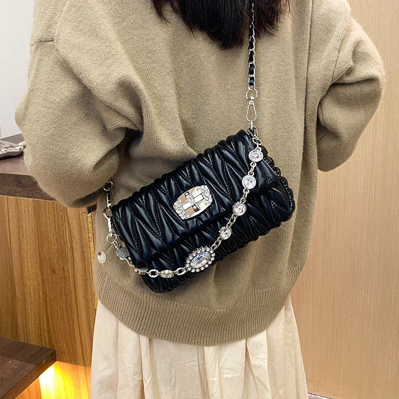 Women's 2024 Korean Version of The New Trendy Diamond Chain Shoulder Bag Crossbody Small Square Bag High-end Pleated Underarm Bag_voghion.com
