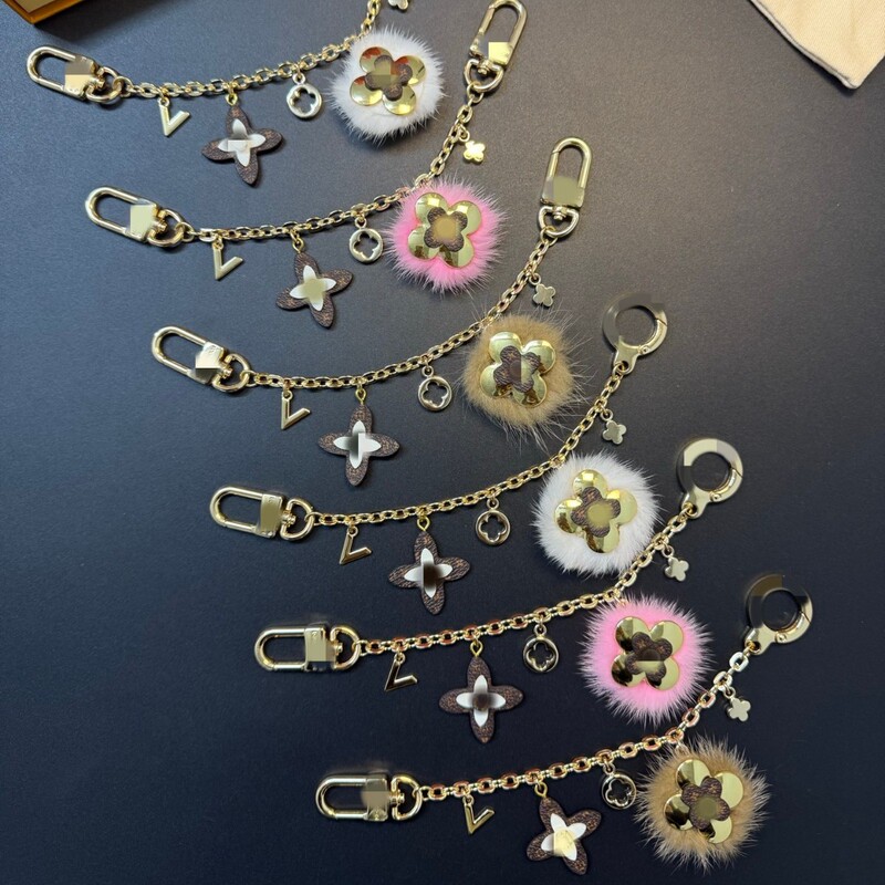 New Cross-Border Metal Four-Leaf Clover Extension Chain with Fur Ball Plush Bag Chain for Women's Bags and Keychains