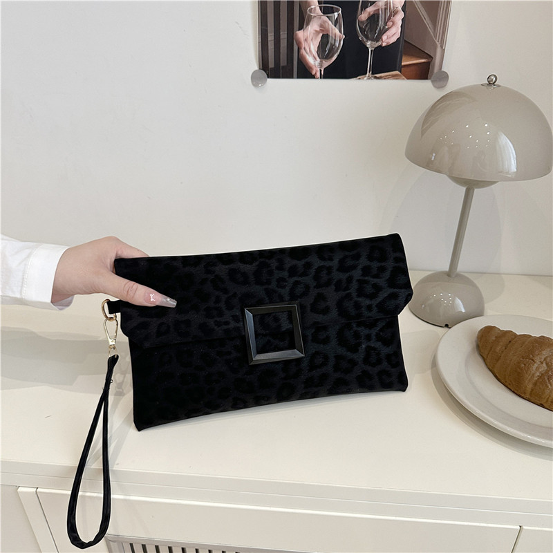 Nuevo bolso de cena de textura superior de color sólido, bolso de mano de moda casual simple y personal, sobre retro
