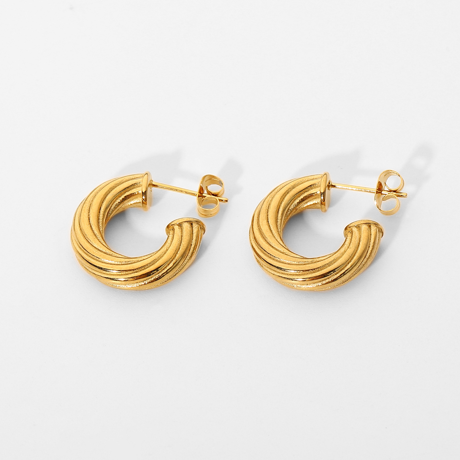 Nihaojewelry Wholesale Jewelry Fashion 18k Gold-plated Stainless Steel Twisted Earrings display picture 7