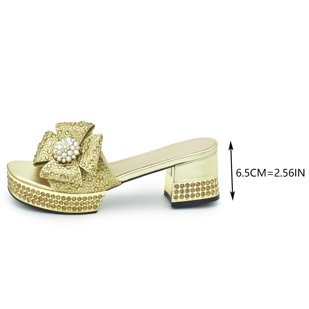 Accessorize the evening with applique studded high-heeled sandals and a full cloth small flash diamond dinner bag set with sandals_voghion.com