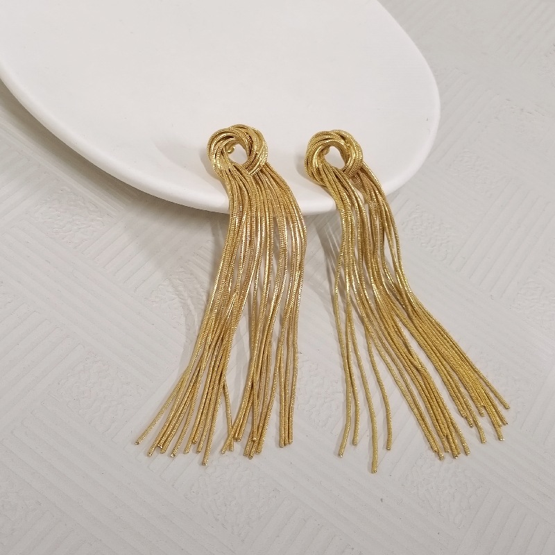 Beauté Folle Européenne Grande Belle-sœur Chen Tongshuting Haute Feuille Boucles D'oreilles Élégant Français Rétro Longues Franges Boucles D'oreilles Femme Boucles D'oreilles display picture 2