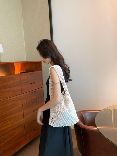 New solid color hand-woven bag, Korean ins hollow mesh bag, large capacity shoulder bag, fashionable and versatile armpit bag