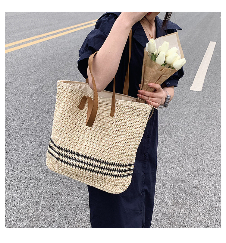 2022 New Fashion Casual Striped Straw Tote Shoulder Women's Woven Bag display picture 5