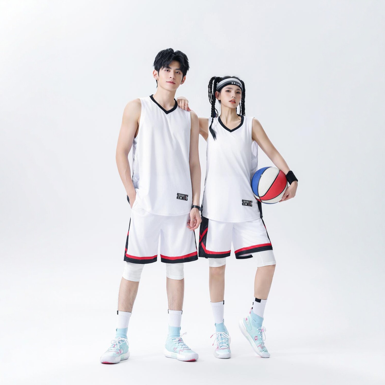 Nuevo conjunto de ropa de baloncesto para hombres y mujeres de verano rápido secado transpirable americano entrenamiento juego camiseta se puede imprimir uniformes personalizados