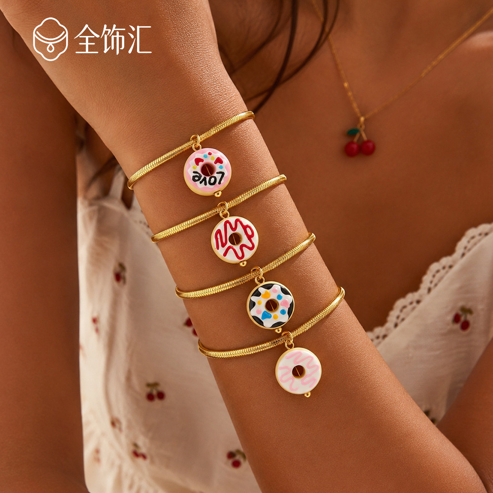 Korean-style minimalist and unique childlike simulation donut pendant collection, cartoon candy-colored dessert stainless steel bracelet