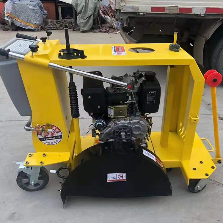 新疆沥青路面井盖切割机 柴油汽油切缝机 圆形井盖轨道切割机厂家
