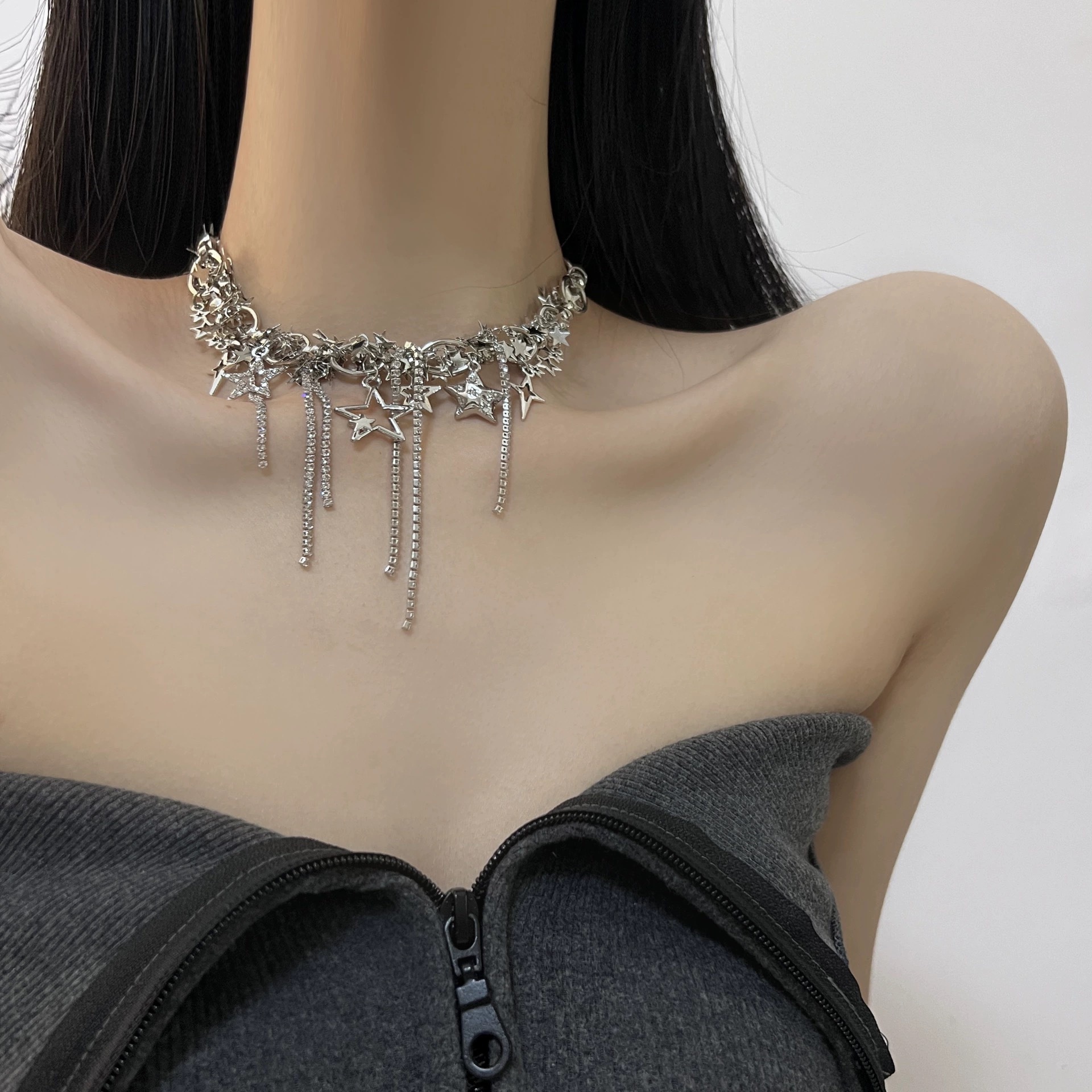 Girocollo choker con stelle e diamanti per donna elegante sera_voghion.com