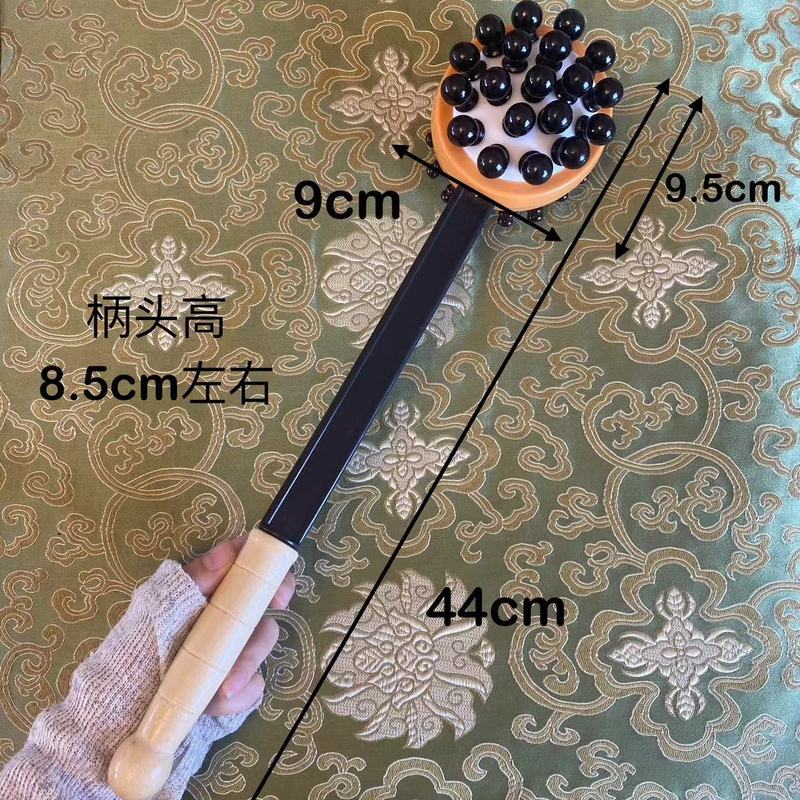 マッサージは木の経絡のハンマーをたたいてマッサージの棒の手持ち式のマッサージ器をたたいてハンマーの肩の背中をたたいて足をたたいて器をたたきます。|undefined