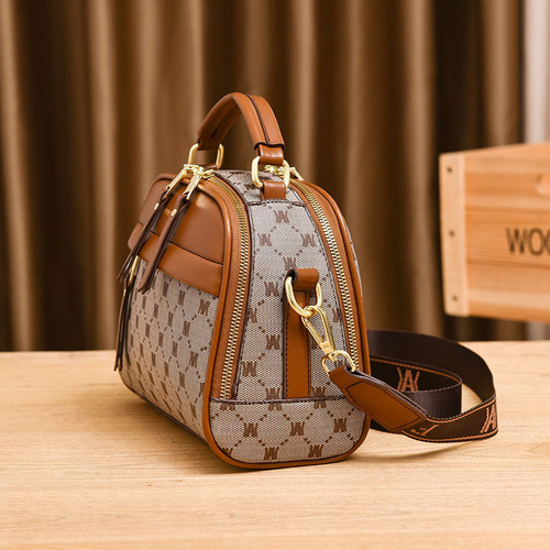 Manufacturer's 2024 new style horizontal zipper small square bag women's bag handbag temperament women's small bag crossbody bag simple and trendy
