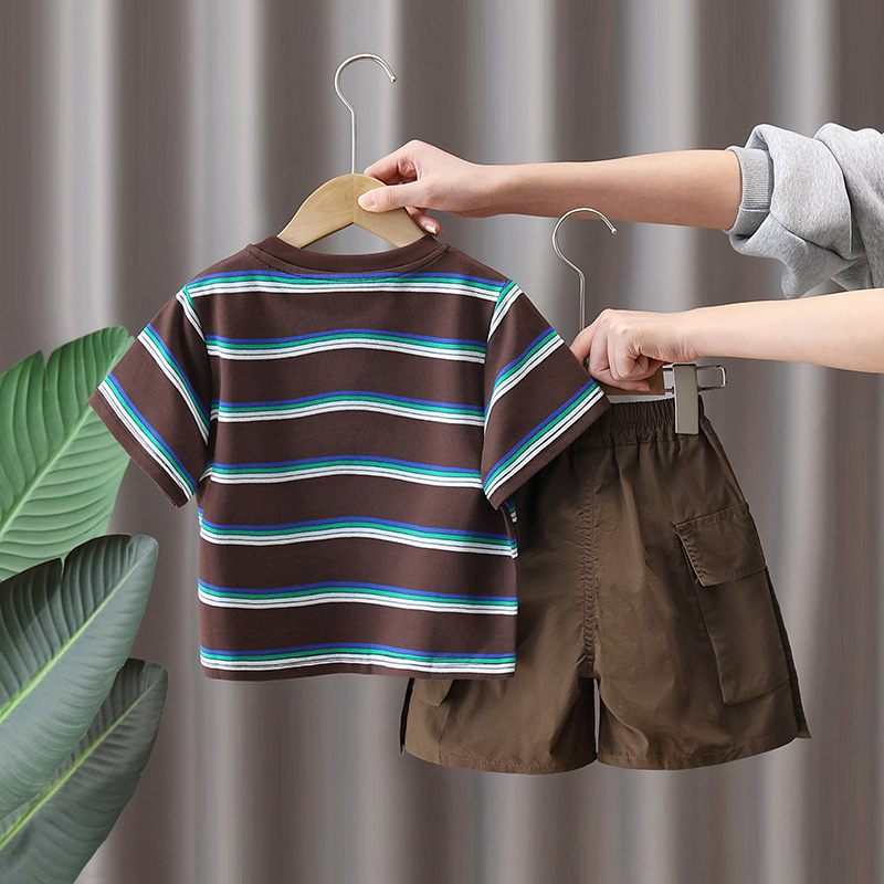 7317 Traje de manga corta para niños Verano 2025 Nuevo verano coreano Camiseta a rayas para niños Pantalones cortos Traje de dos piezas 5