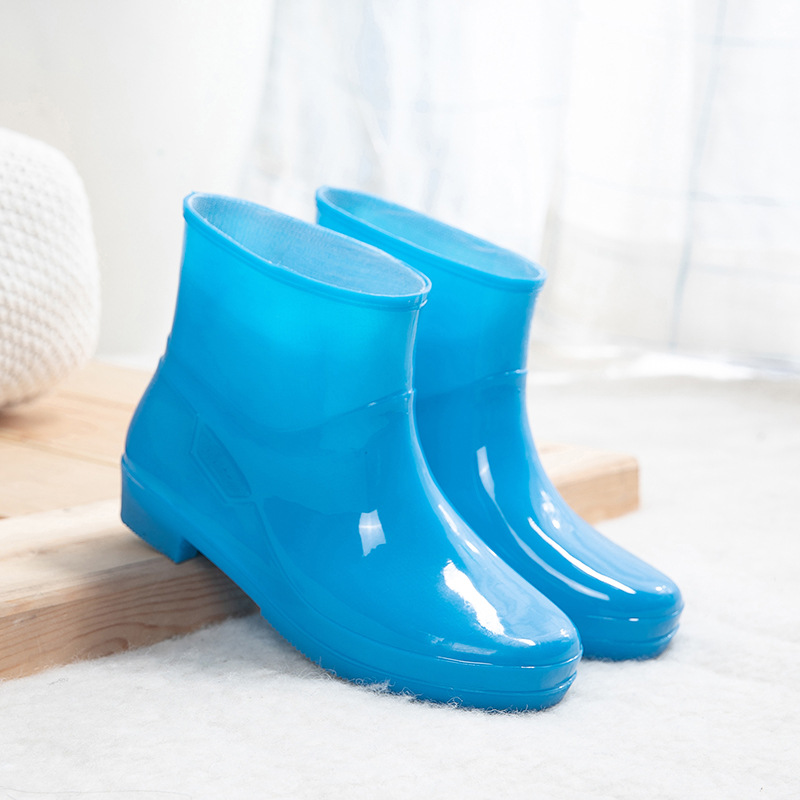 Comercio exterior zapatos de lluvia de color sólido para mujeres adultas al aire libre bosque lluvioso a prueba de agua anti-deslizante zapatos de agua de lana calentamiento botas de lluvia
