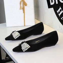 3685-H03 French Commuter Women's Shoes Versatile Xishi Velvet Diamond Bow Slope Heel Temperament Pointed Small Single Shoes