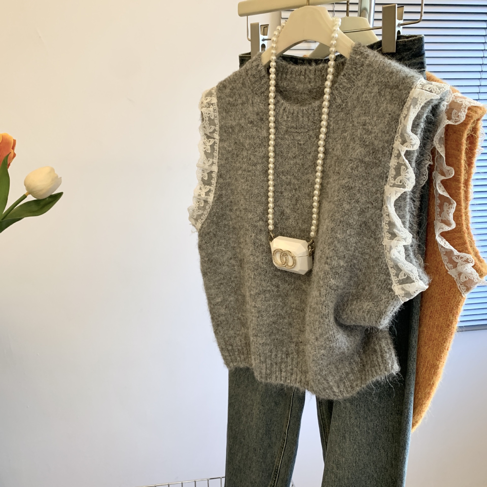 秋冬圆领宽松慵懒风洋气毛衣上衣复古蕾丝拼接无袖针织马甲背心女