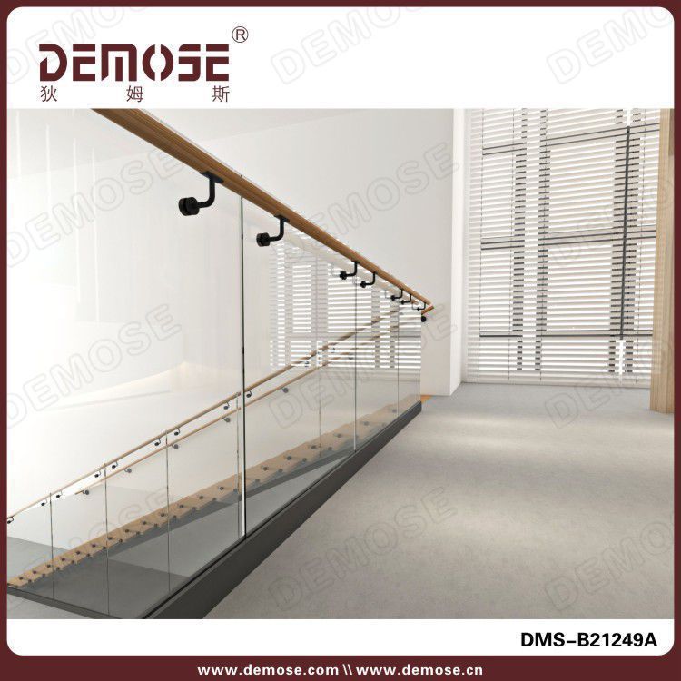 侧装钢化玻璃楼梯栏杆 狄姆斯 设计 不锈钢侧装上墙玻璃夹栏杆