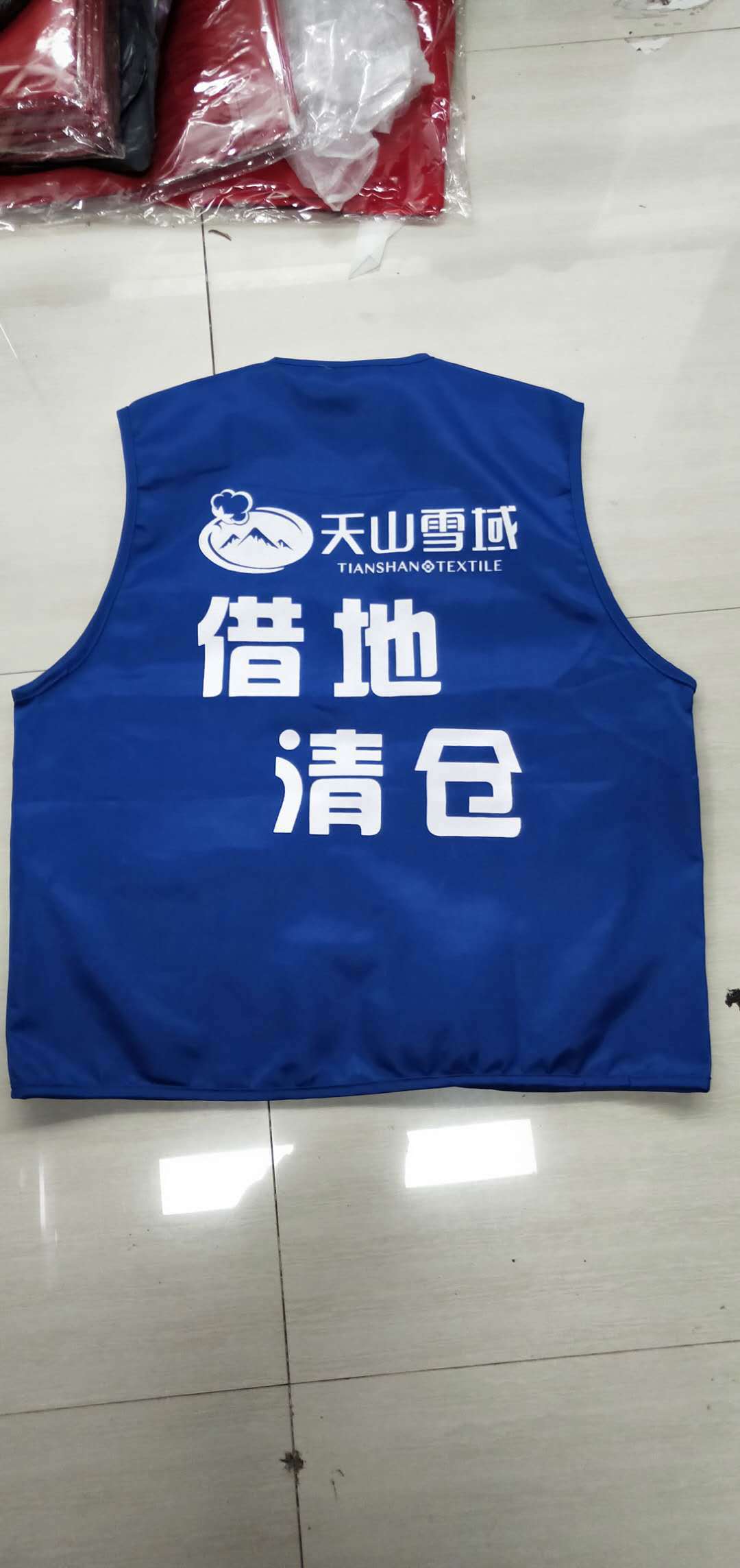 14096791760_1997840438