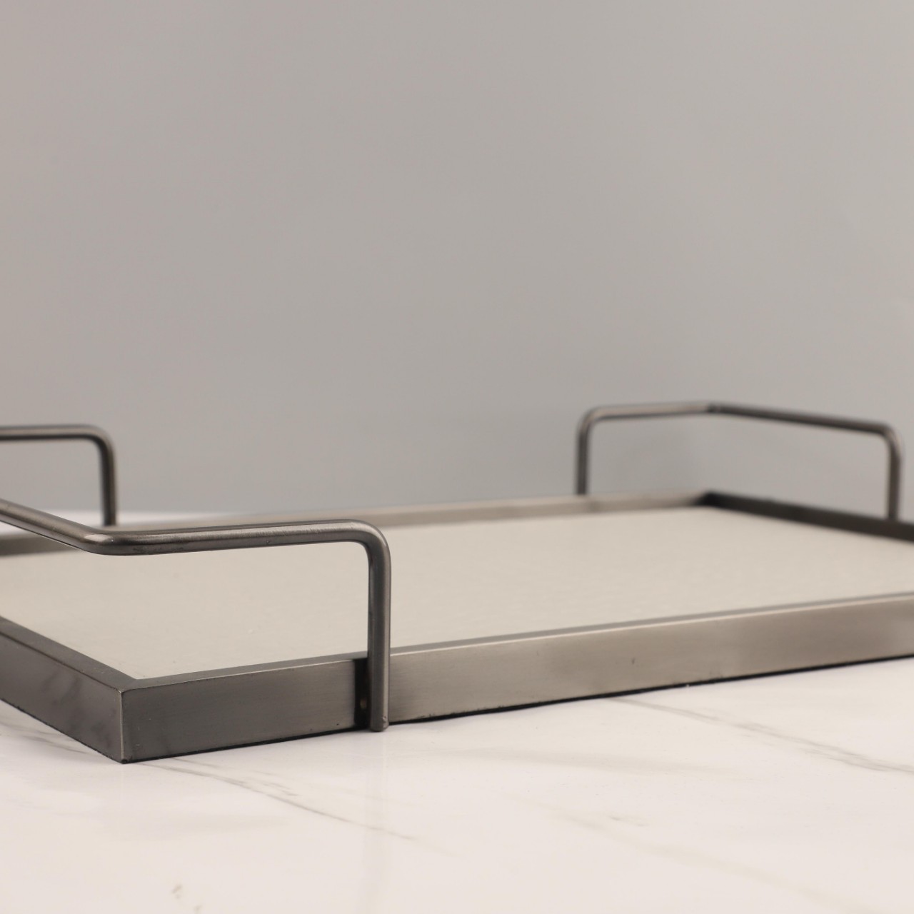 간단한 창조적 인 금속 가죽 아로마 테라피 보석 보관 트레이 침실 망토 드레싱 테이블 부드러운 홈 액세서리