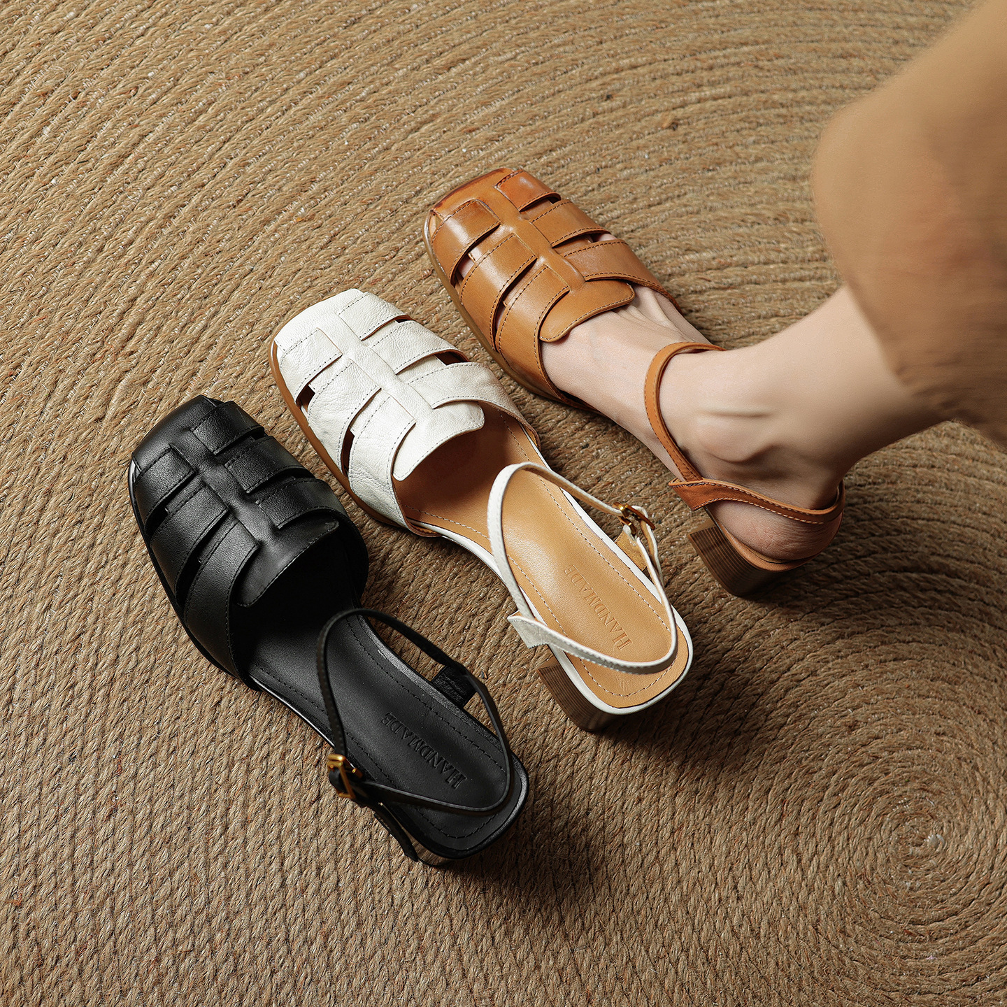 Sandal cao gót nữ quai ngang mũi kín da cừu dệt rỗng phong cách vintage — đen