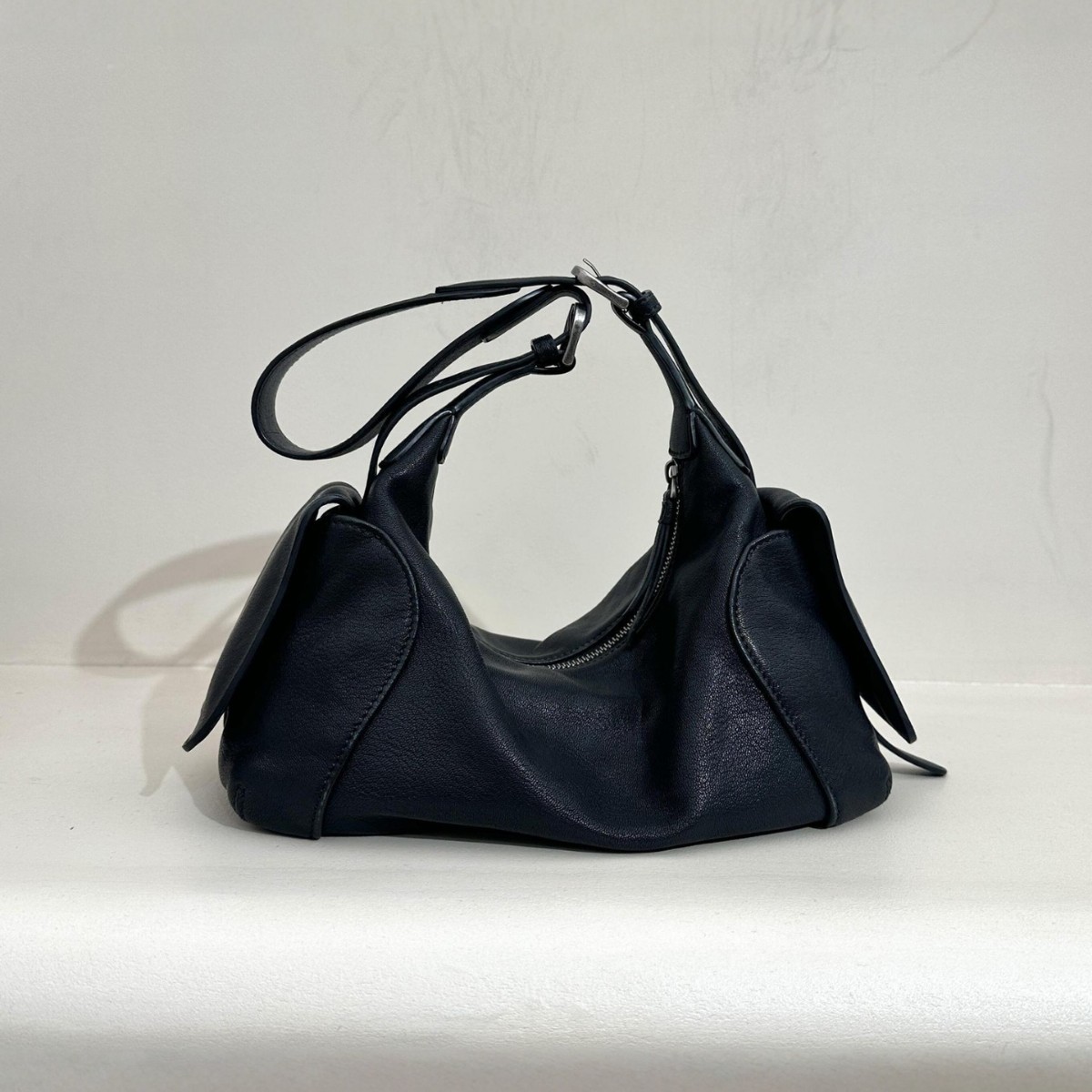 Vegetable-Tanned Cowhide Minimalist Hobo Bag - Unique Designer Shoulder Bag For Women, Versatile Genuine Leather Dumpling Bag For Commuting - Thumbnail 3