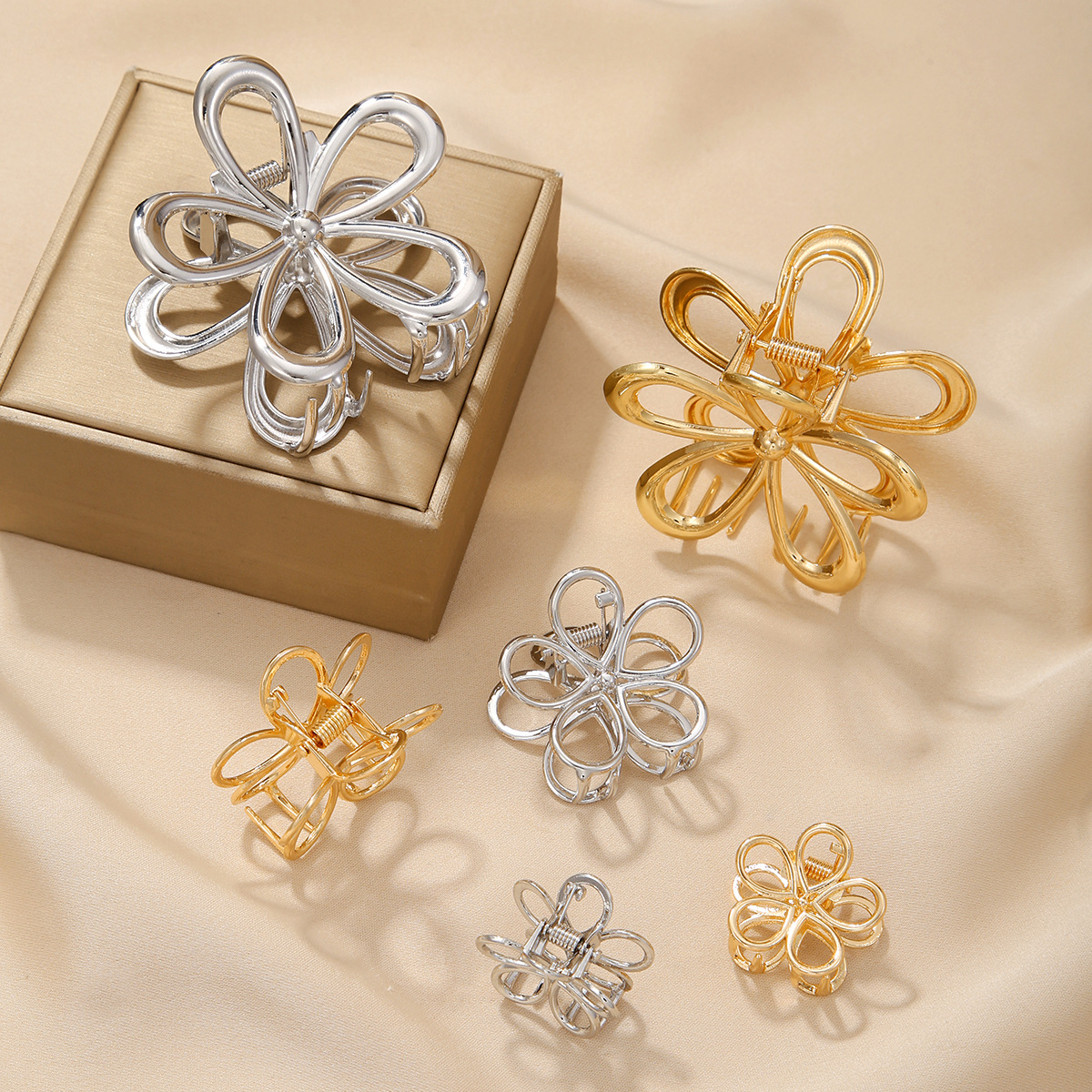 10g Weight Hair Claws Hair Accessories Type 1 Piece Quantity Women's Simple Style Flower Alloy Plating Hair Claws