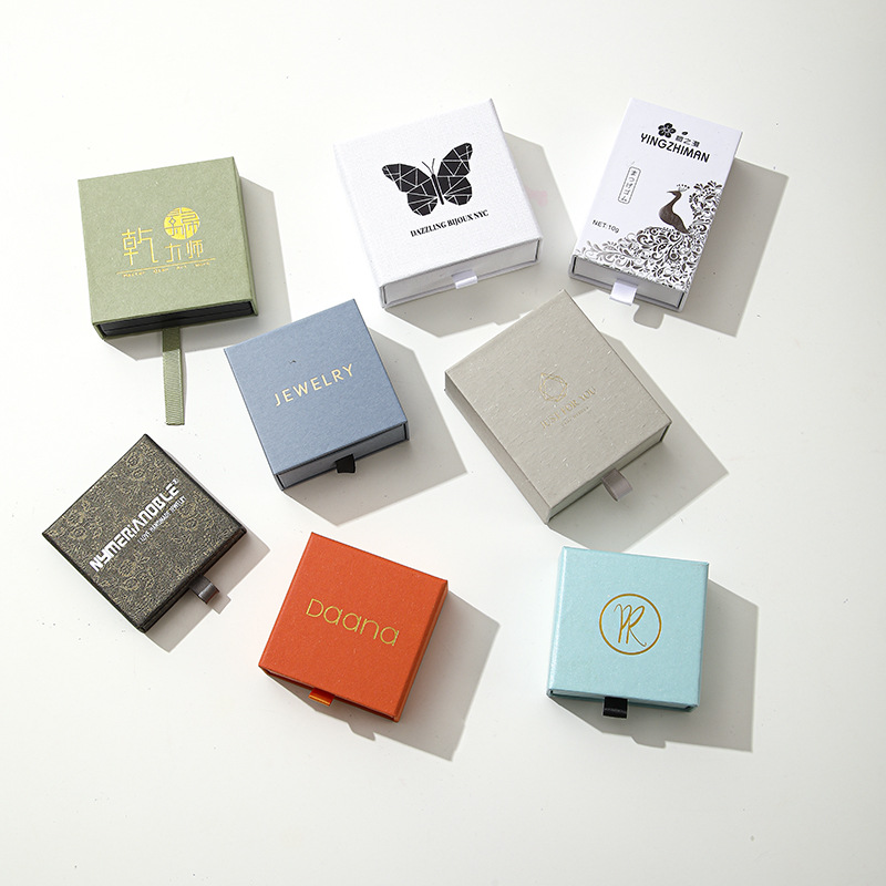 Caja de joyería tipo cajón personalizable con espacio para anillos, pulseras, pendientes y collares