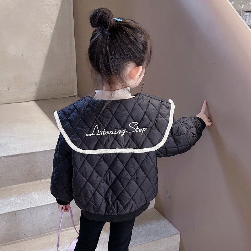 Elegante chaqueta acolchada de algodón para niñas de estilo occidental al por mayor engrosada chaqueta acolchada de algodón de invierno cálido collar de muñeca de estilo azul marino chaqueta acolchada de algodón para bebés