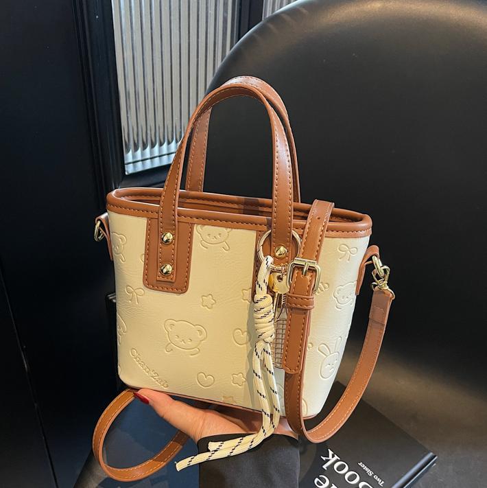 Bolsa de cubo para mujeres 2025 nueva moda versátil bolso de hombro de mano de alta calidad nicho de diseño de mochila de mujer