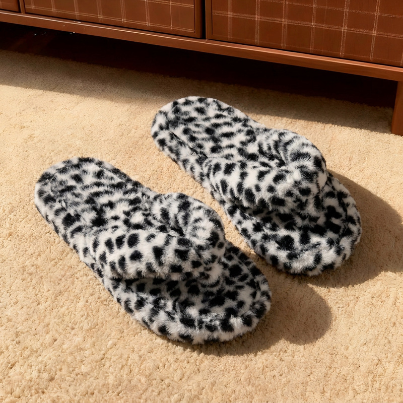 Fashionable Leopard Print Furry Flip-Flops for Women, Suitable for All Seasons, Non-Slip, High-End, Thick-Soled, Furry Slippers