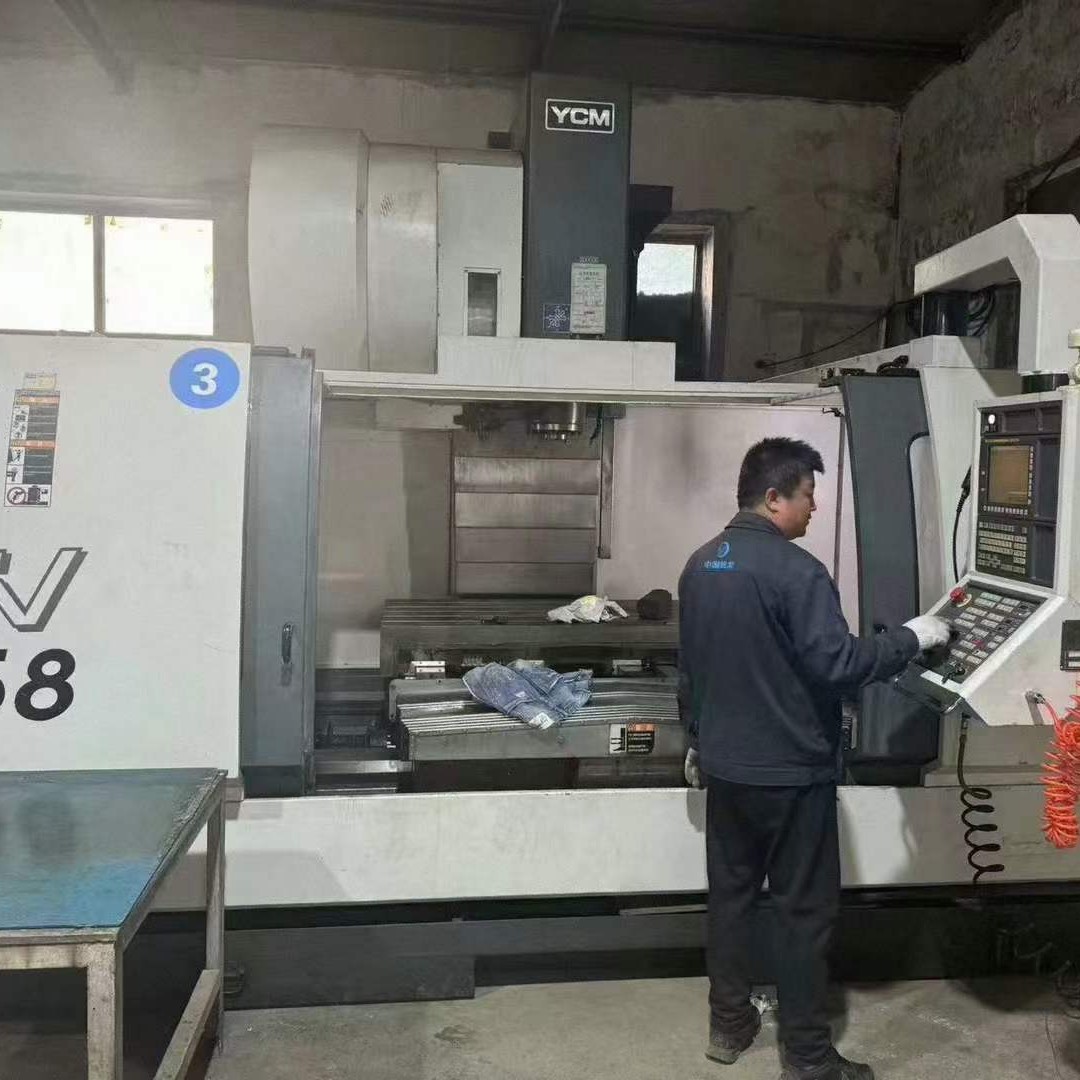 出售二手永进TV158B立式加工中心主电机功率22刀库:24把