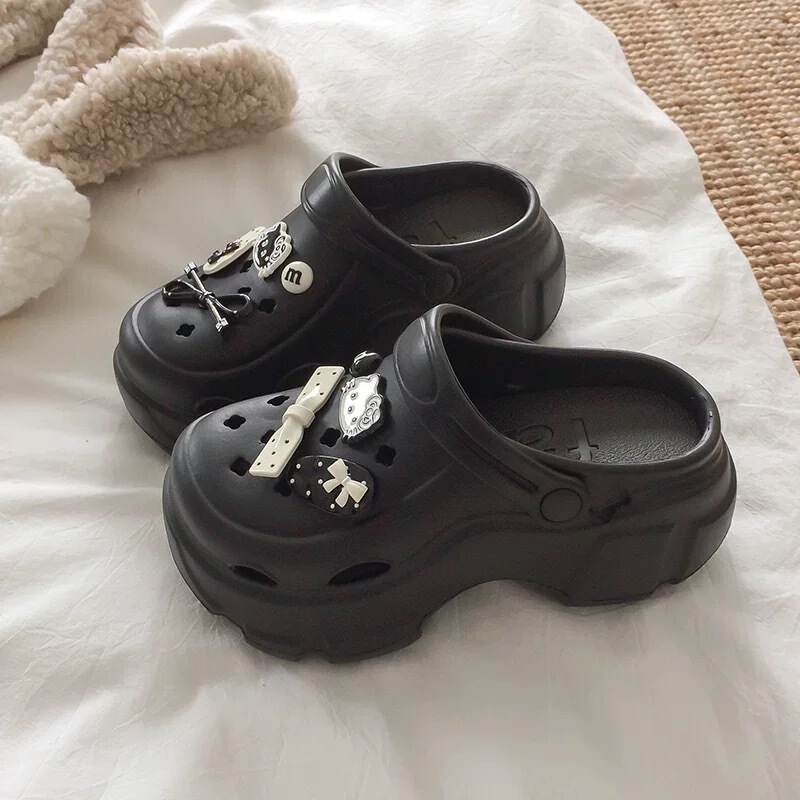 Cute Children's Clogs for Girls, Summer Outdoor Wear, 2026 New Model, Thick-Soled, Height-Increasing, Non-Slip, Outdoor Beach Closed-Toe Slippers