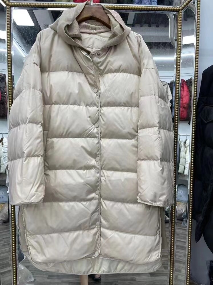 Chaqueta de plumón ligera y larga para mujer, nuevo estilo invierno 2026, capucha desmontable de punto, plumón de pato blanco, estilo coreano, a la moda para tallas pequeñas.