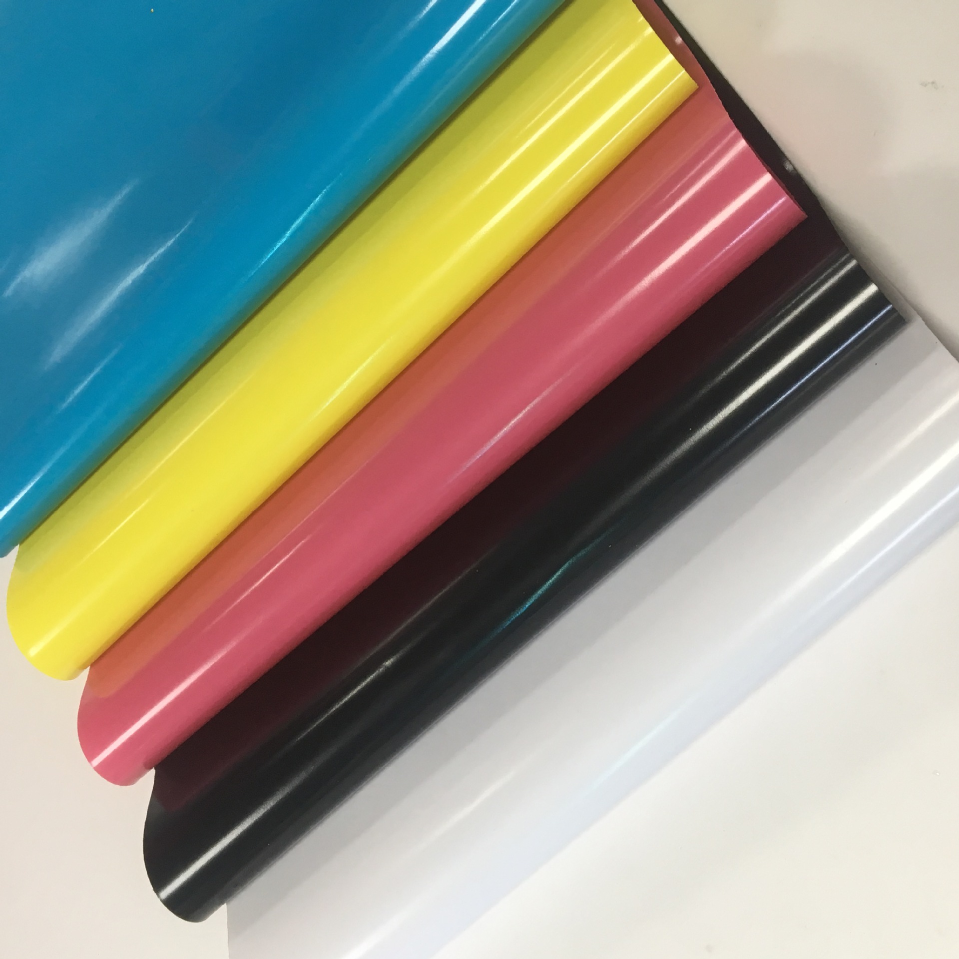 现货批发0.2MM彩色光胶PVC薄膜手袋箱包鞋材文具膜工艺品等