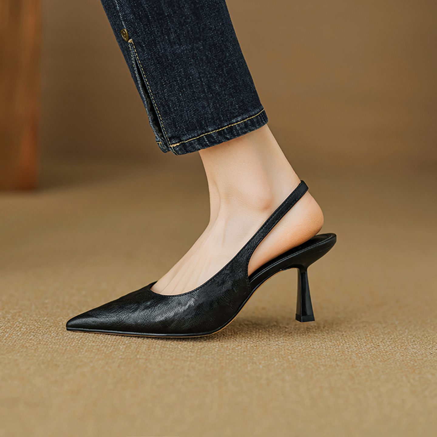 Sandal cao gót nữ mũi nhọn hở gót, da cừu, phong cách Hàn Quốc đơn giản — đen