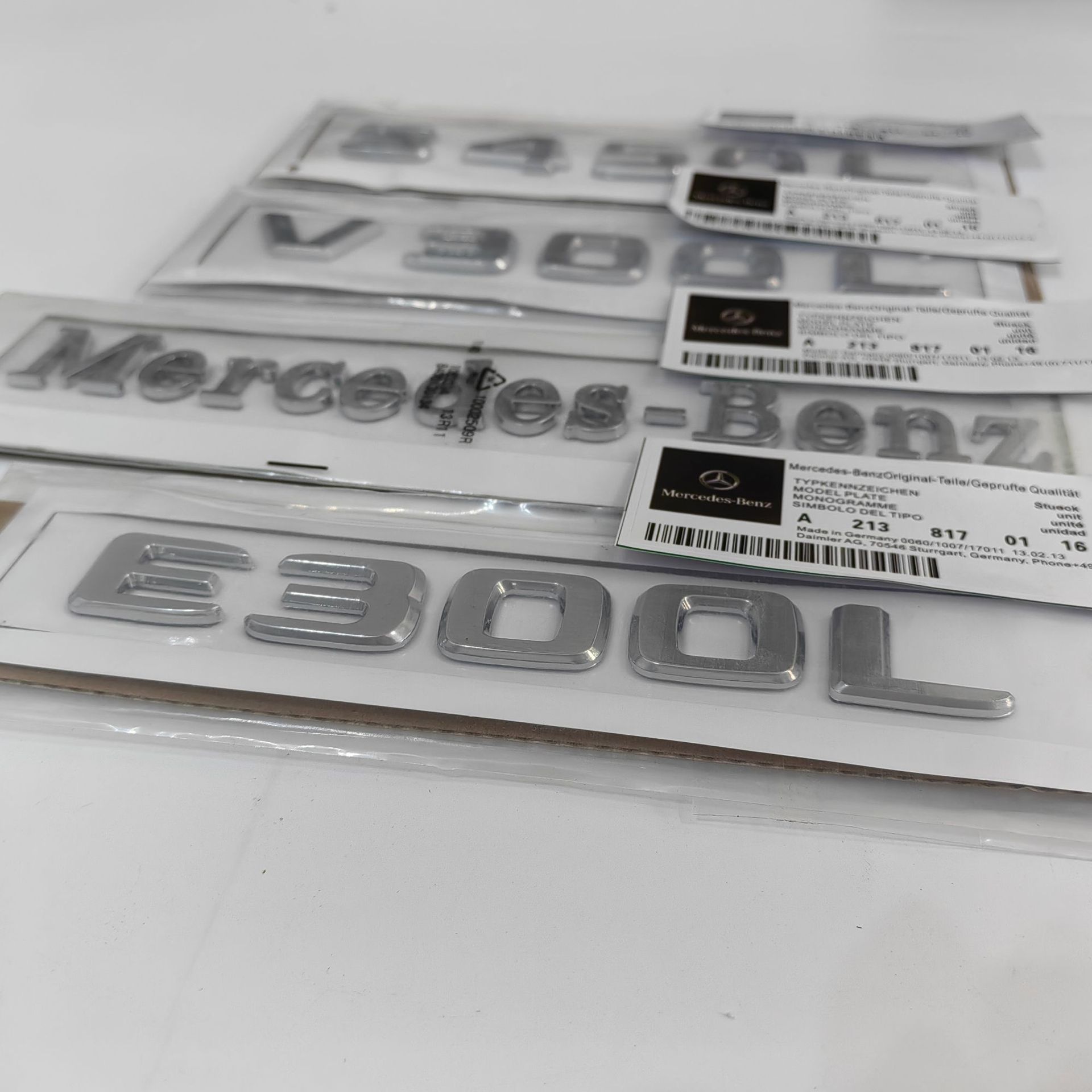 Mercedes-Benz car logo rear emblem sticker E/C-Class E300L/GLC/GLE/AMG/260L number letter emblem in English