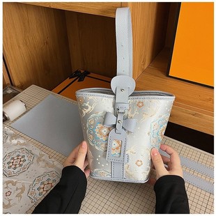 ����ʽ���\������䲼���ϰ������ֹ���ˮͰ���μ�б��Ů��С���L