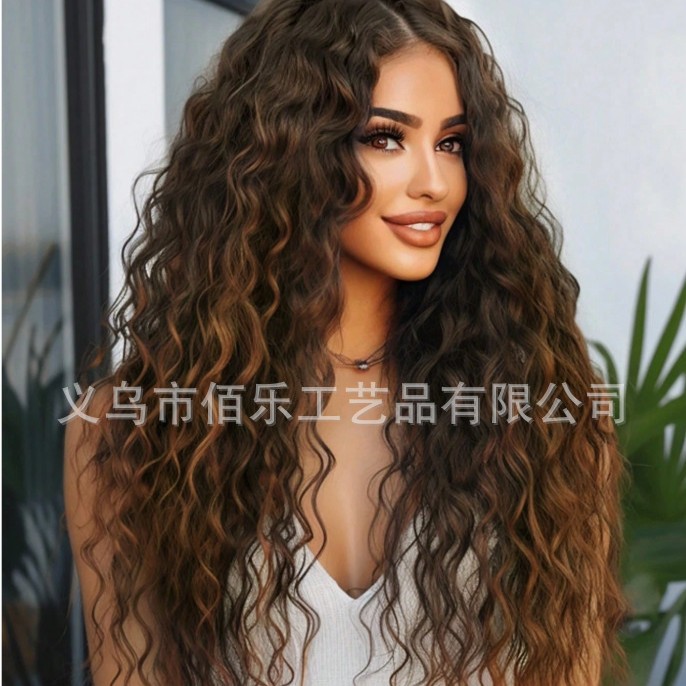 Pequeña pelucca de cabello de mujer cubierta de cabello negro marrón medio largo rizado Xuchang pelucca fibra química pelucca de mujer en stock