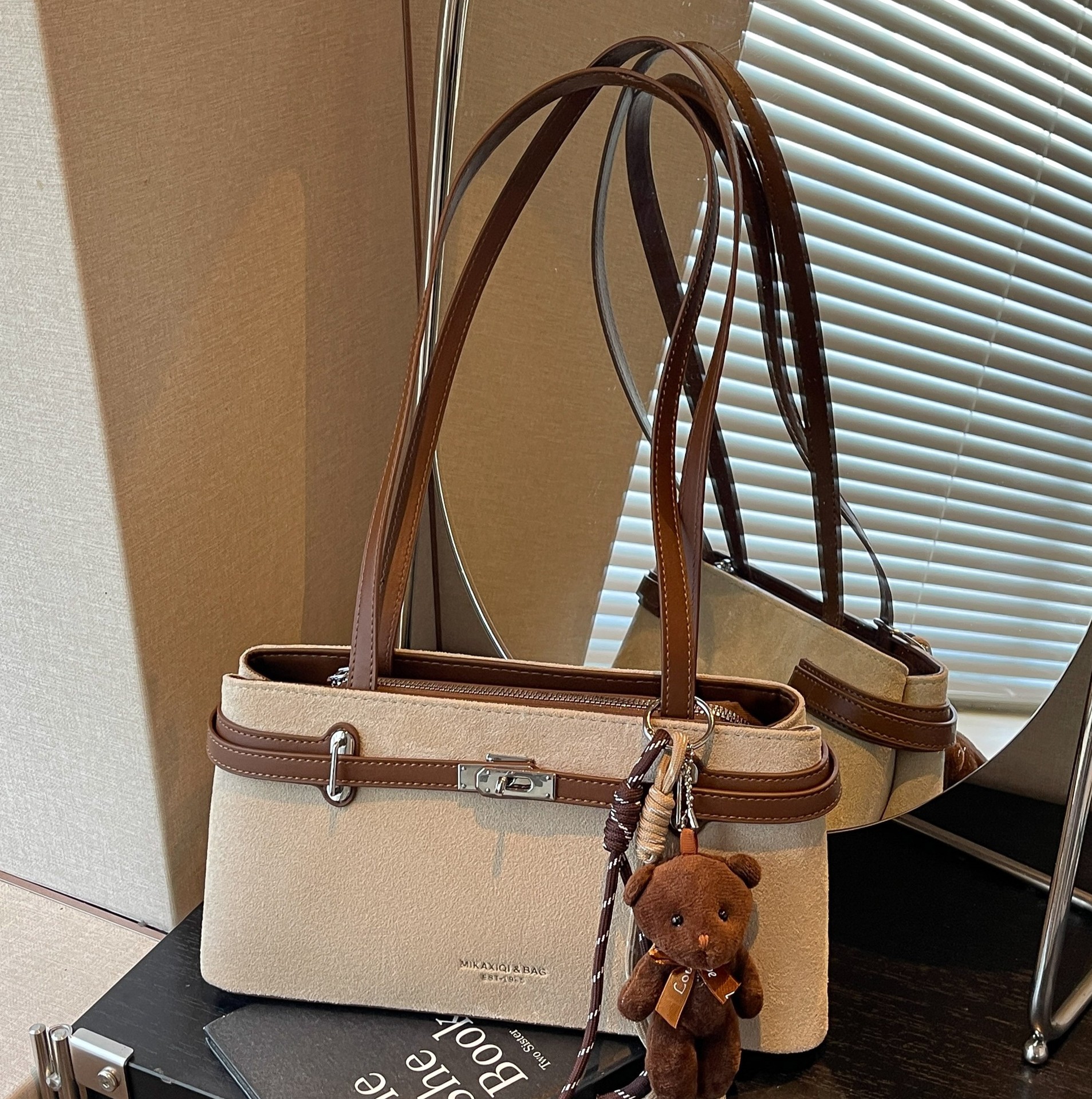 High-end, niche, and stylish underarm bag for women, 2026 new autumn collection, casual and fashionable, a must-have