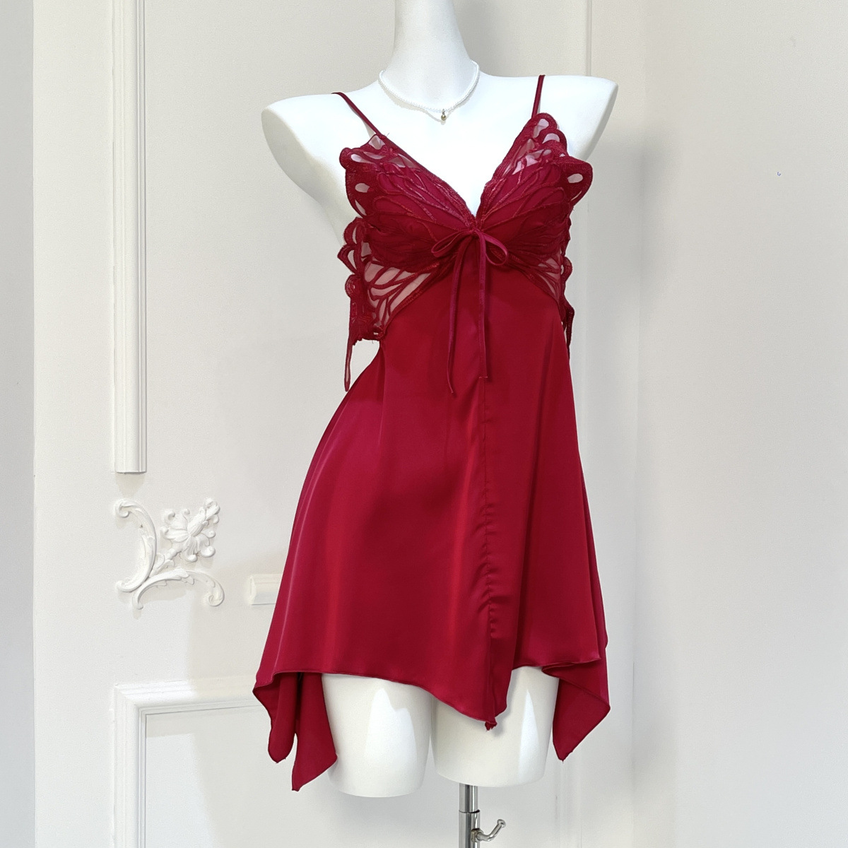 Nuevo pijama de verano para chicas delgado puro deseo de viento sexy mariposa hueca hermosa espalda hielo y nieve seda falda de cinturón ropa para el hogar