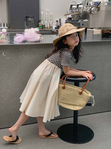 Girls dress summer new black and white striped splicing short-sleeved princess dress for children and middle-aged children