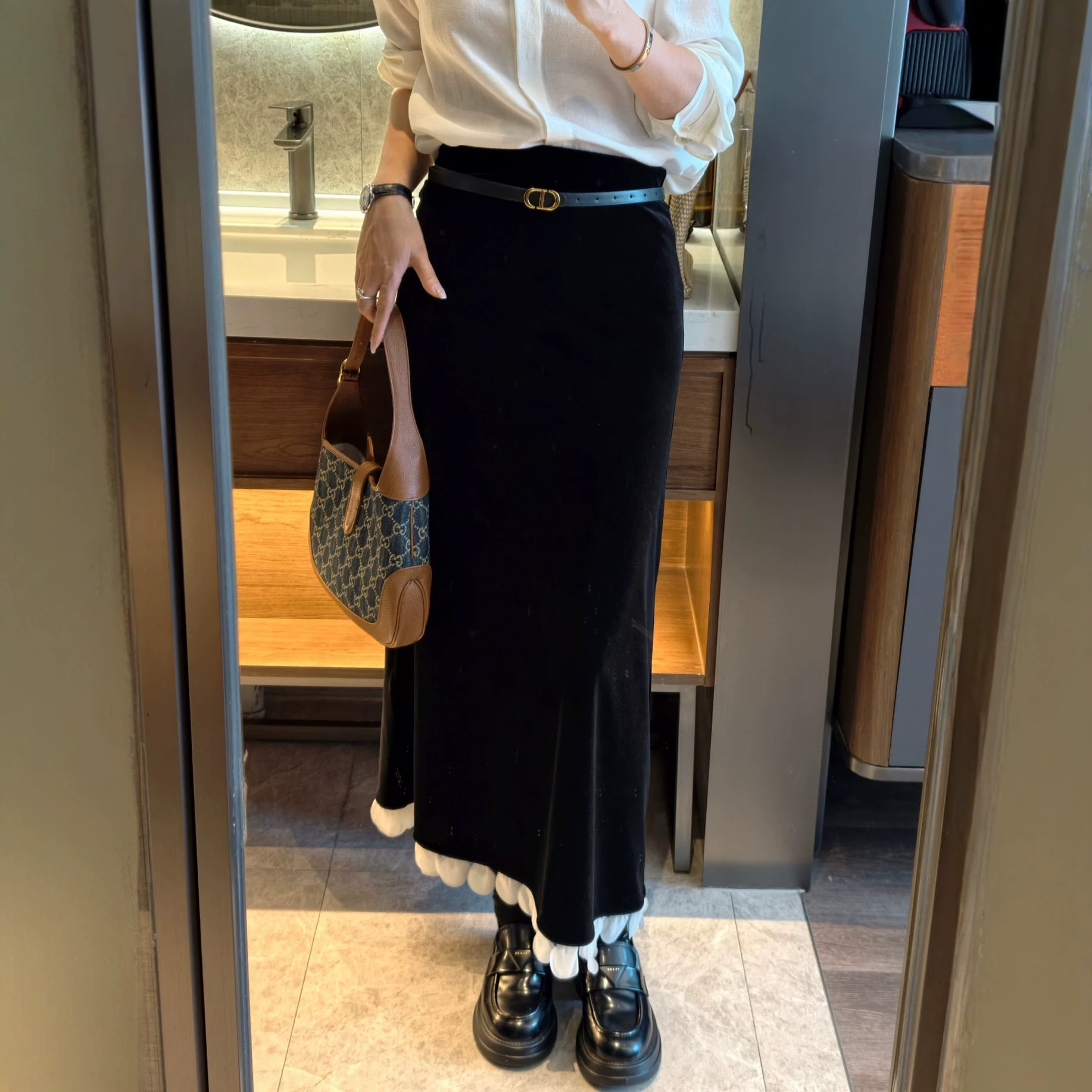 Early autumn Korean velvet skirt for women with petal lace hem, high waist, elastic waist, slimming fishtail midi skirt