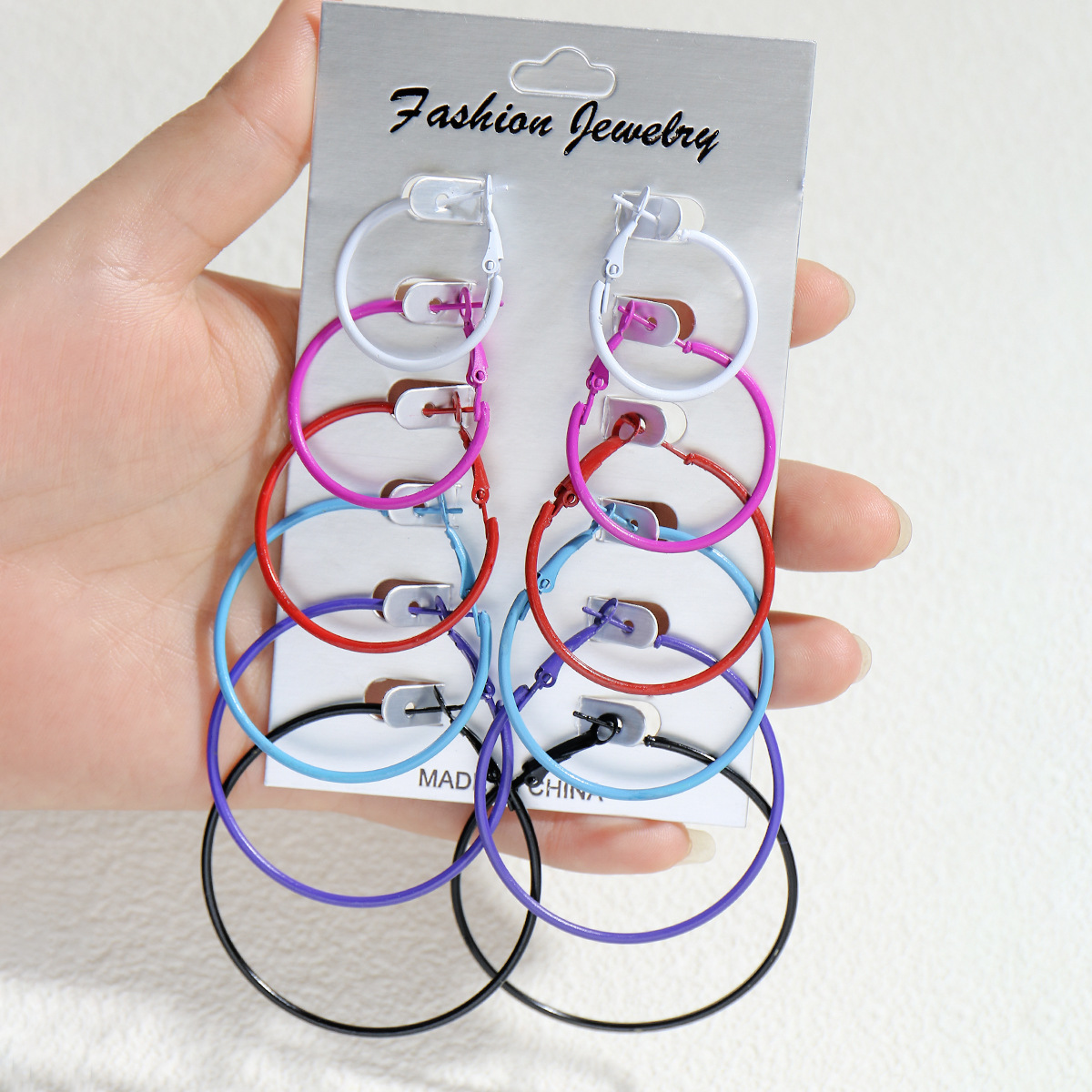 Moda europea y americana venta caliente transfronteriza nuevos productos pendientes de temperamento mujeres pintura en aerosol exagerada círculo de color 6 pares 1 juego