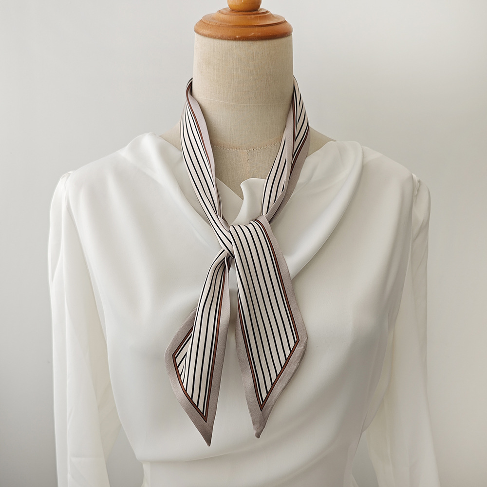 Bufanda de seda larga pequeña a rayas blancas y negras retro 2025 nueva moda francesa alta sensación de temperamento bufanda bufanda accesorios