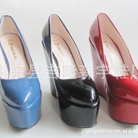 Giày cao gót nữ mũi nhọn da bóng gót 15 cm — Màu đen