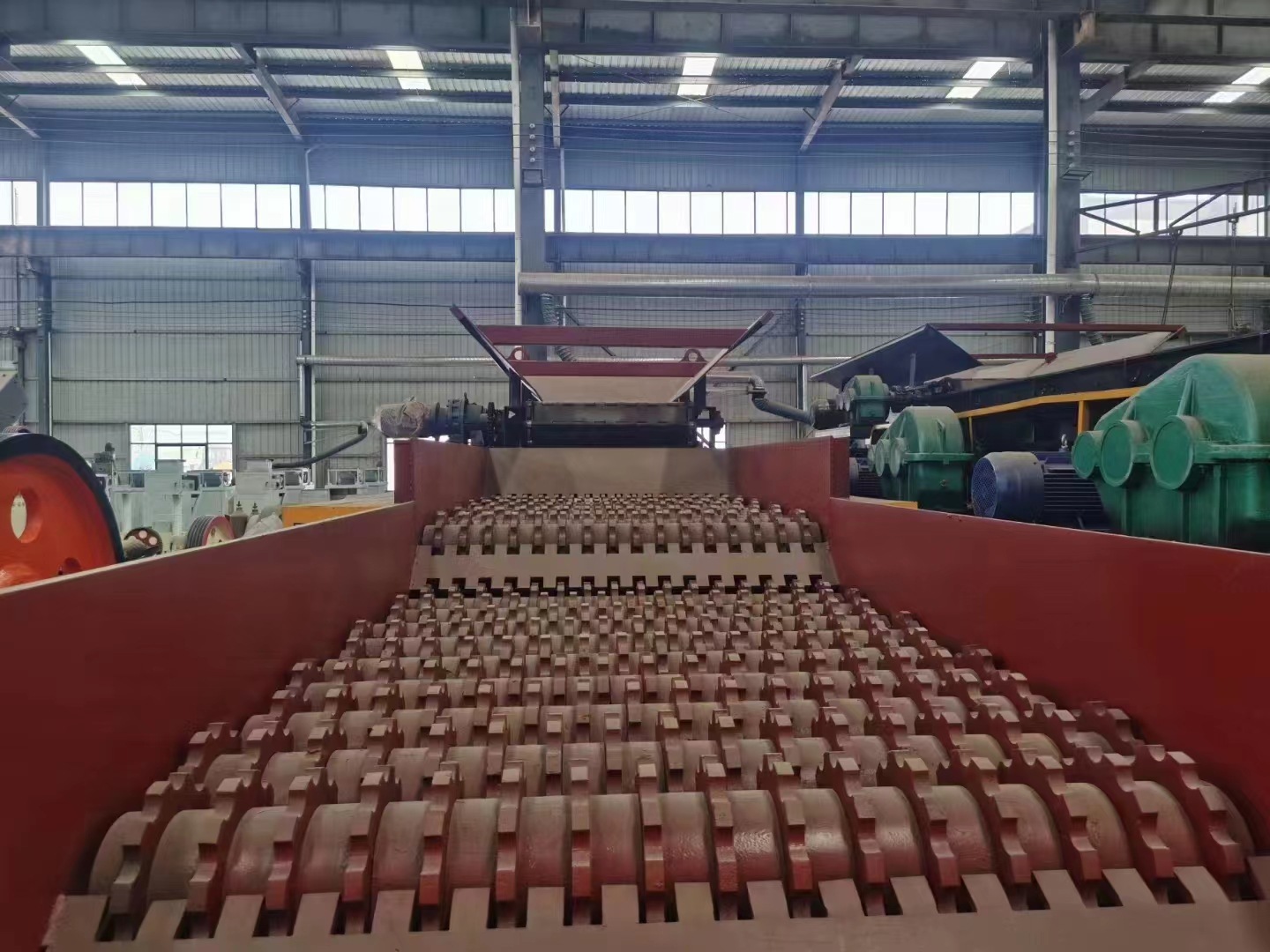 选矿新款2023煤矸石振动筛选机 滚轴泥石分离机 泥巴石头分离矿山