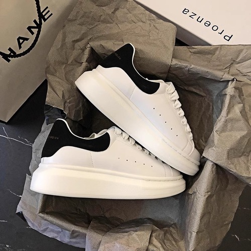 McQueen white casual shoes for women and men, suitable for spring and autumn, thick soles, versatile sports board shoes, height-increasing leisure shoes for men and women